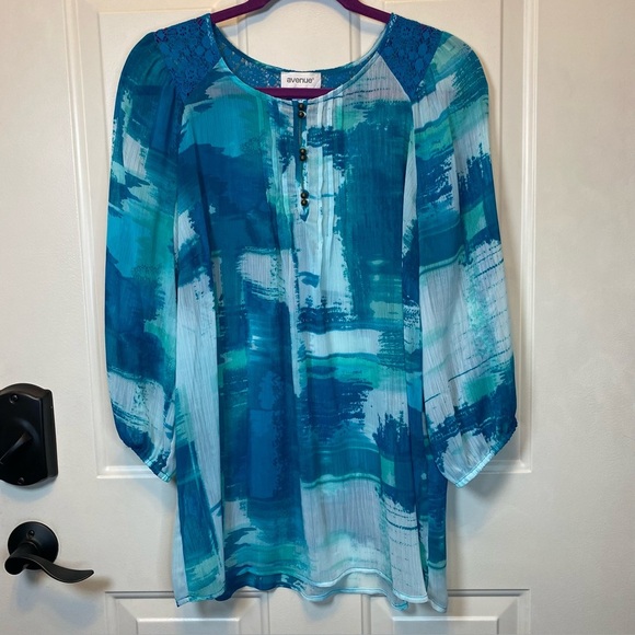 Avenue 14/16 Vibrant Blue Abstract print Blouse Top Women's Lace Accent EUC - Picture 3 of 12